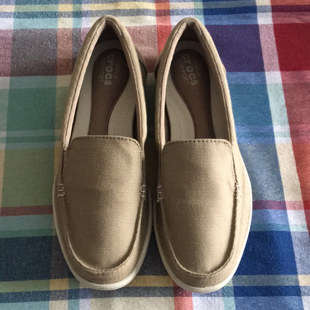 Tan crocs